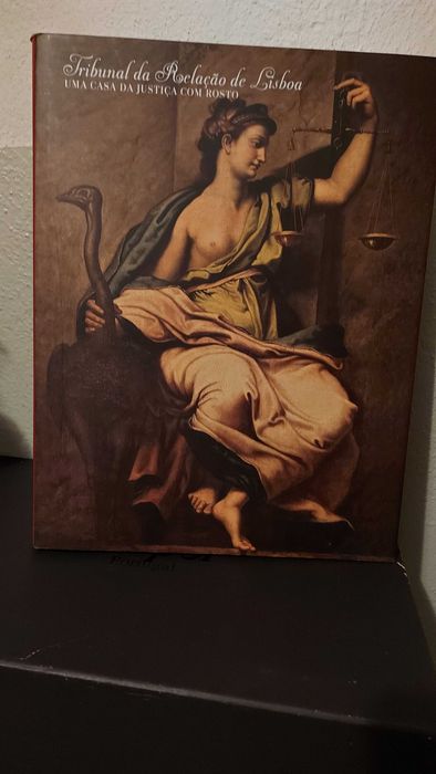 Livros sobre tribunais portugueses.