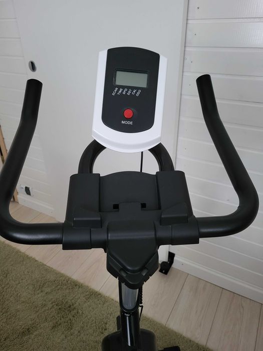 Rowerek rower stacjonarny spinningowy treningowy.