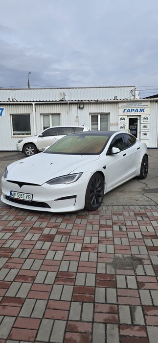 Tesla model S 2021год