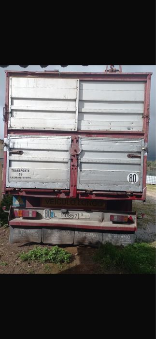 Atrelado de animais vivos