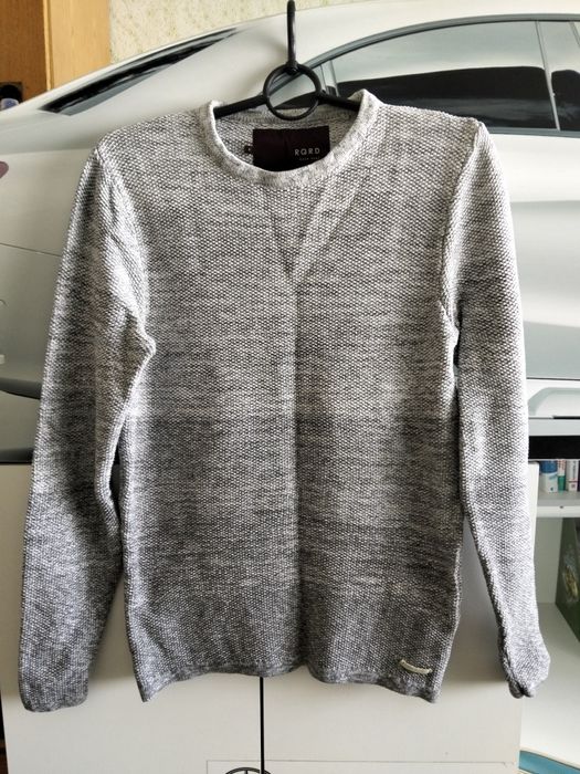 Продам чоловічий  светр.