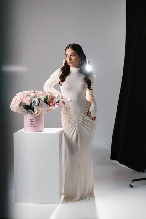 Молочна вечірня сукня для фотосесії з відкритою спиною | Розмір M