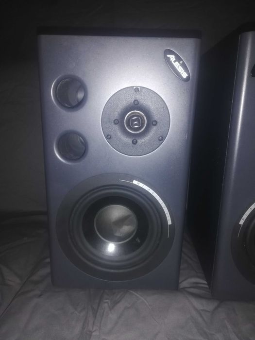 Alesis M1 Active Powered Monitors64585161515139122