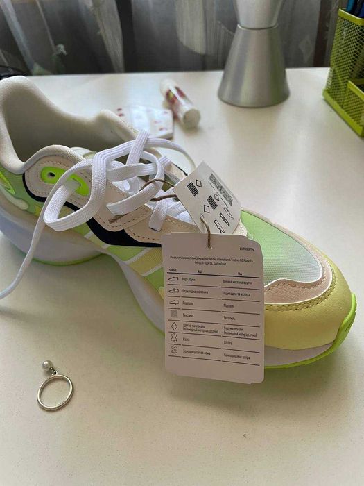 なつ✨即購入OK Жіночі кросівки Adidas Originals Zentic W: 2 300 грн. - Кроссовки