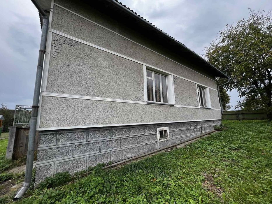 Продається добротній будинок з великою земельною ділянкою