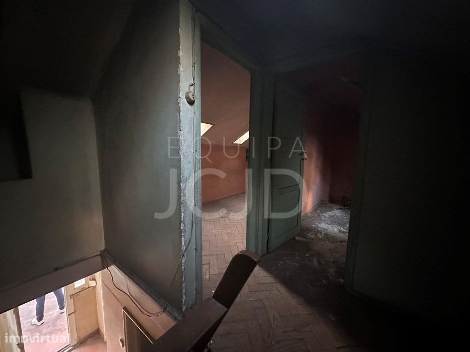 Apartamento T0+1 com Grande Terraço e Sótão - Avenidas Novas, Lisboa