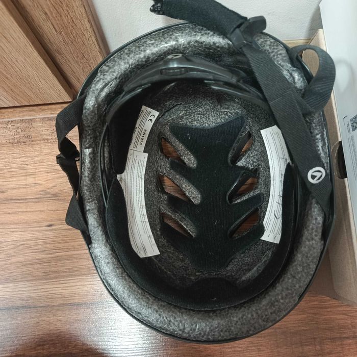 Kask rowerowy r.S/M 55-59cm hulajnogę/deskę /stan bdb/