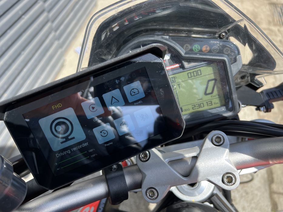 Aprilia Dorsoduro 1200 z 2012r
