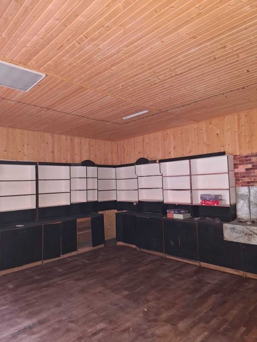 Продаю приміщення в центрі Ворохти біля дороги. 180м2.