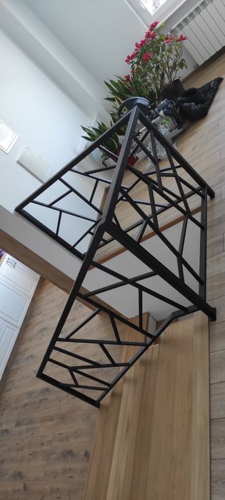 Balustrady wewnętrzne oraz zewnętrzne.