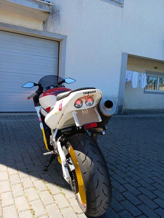 Mota Yamaha R6 em bom estado