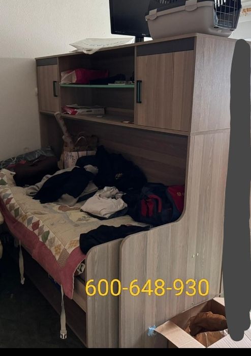 Półkotapczan z biurkiem