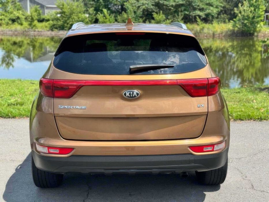 Kia Sportage EX      2017