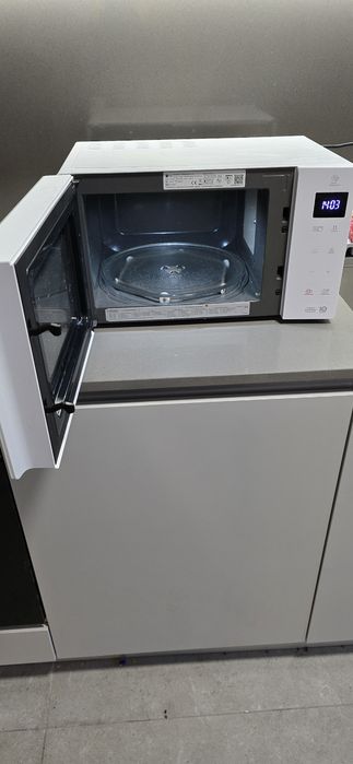 IMPECÁVEL! Microondas LG NeoChef com Grill (25L) - 2 Anos de Garantia