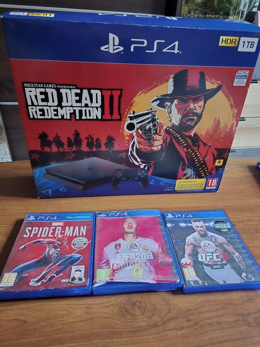 PlayStation 4 Slim 1TB z pudełkiem i grami.