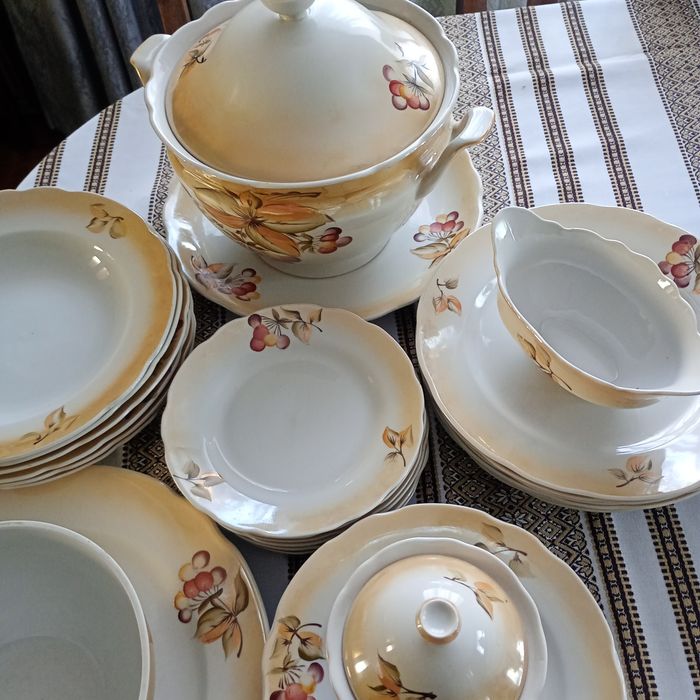 Вінтажний столовий сервіз виробництва 80-х років минулого століття