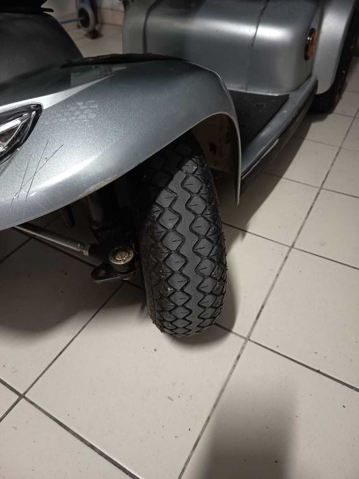Scootter elétrica para pessoas com mobilidade reduzida em bom estado