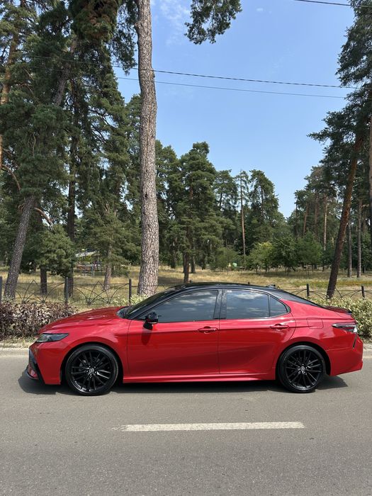 Оренда/Аренда Toyota Camry Hybrid XSE 2021