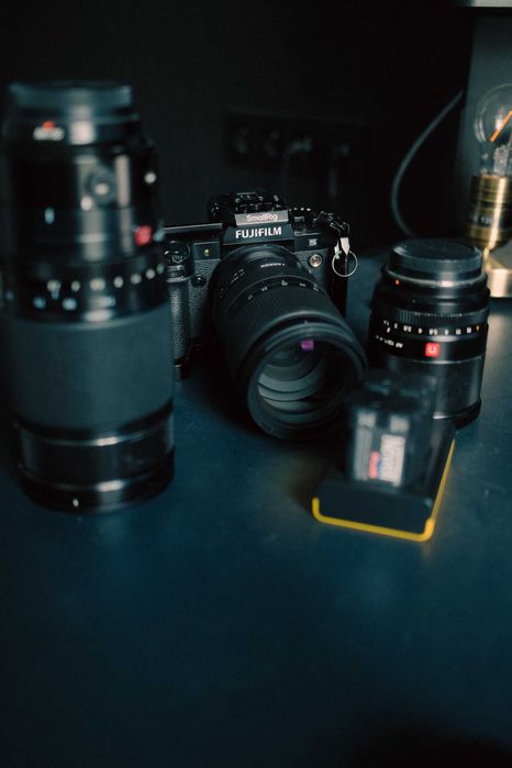 Fuji XH2S + zestaw obiektywów + klatka + baterie + ładowarka