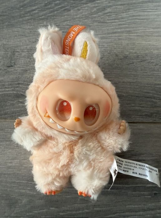 Labubu laranja original, novo e embalado