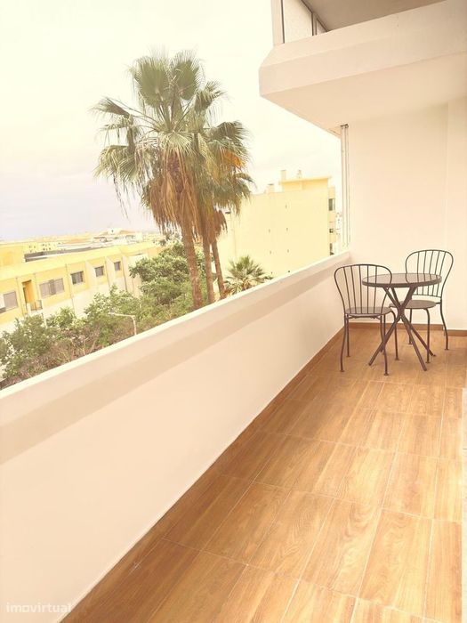 Apartamento T1 totalmente renovado localizado na Av. 5 de Outubro Faro
