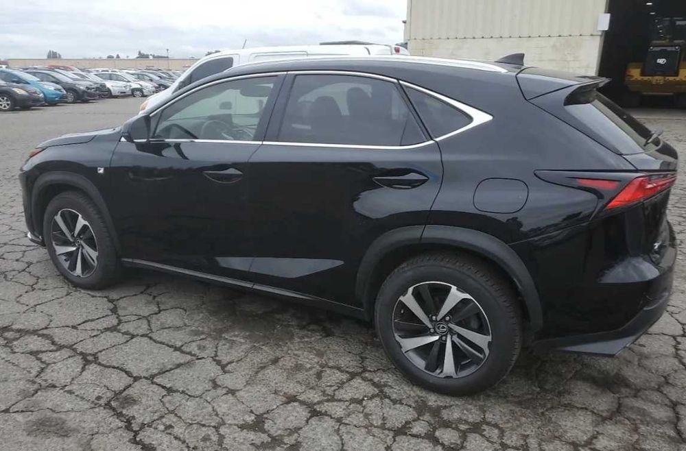 Разборка Lexus NX бампер комплектний