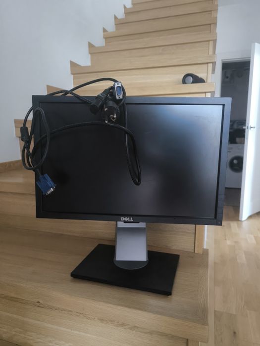 Solidny Monitor Dell P1911 19" (1440x900) | Pełna regulacja (Pivot) + Kable