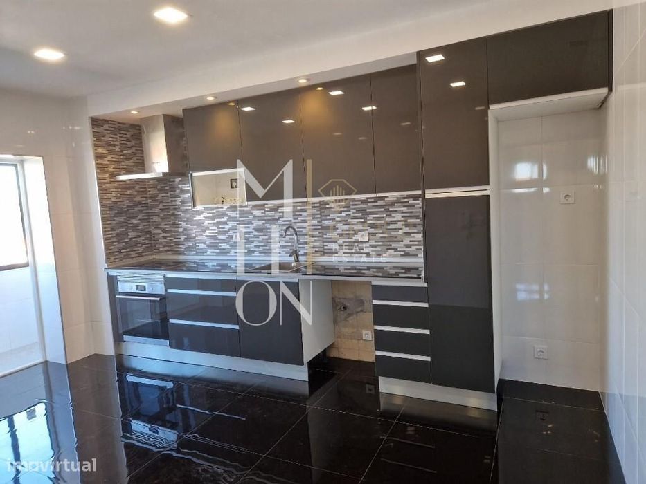 Apartamento T3 Renovado com Suite e Excelente Exposição Solar | Paços