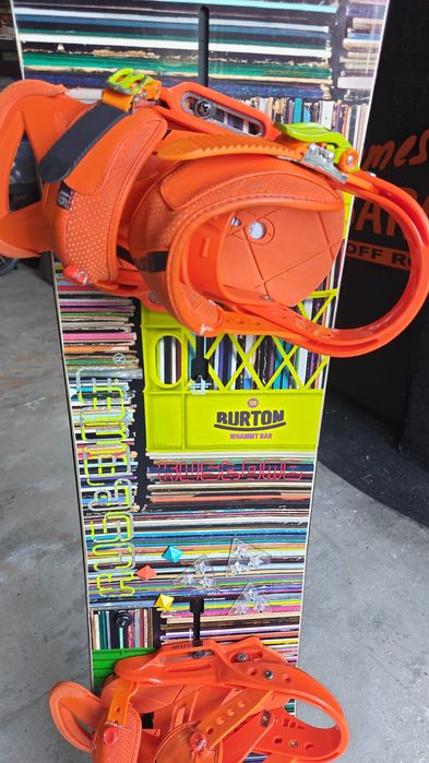 Prancha snowboard Burton com fixações