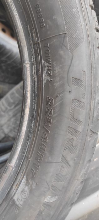 Шини Бріджестоун 225/45/17 , з Німеччини; нормальний літній  комплект + гарна  пара всесезонки !