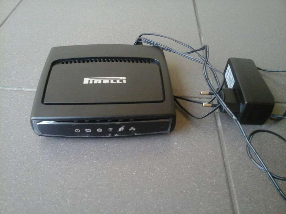 Router marca Pirelli.