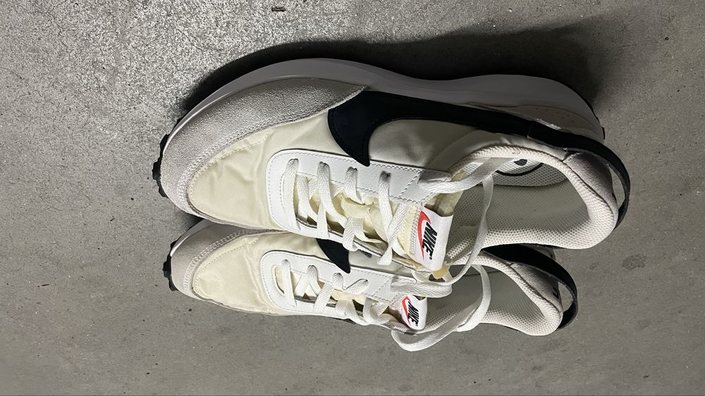 Tenis nike waffle debut