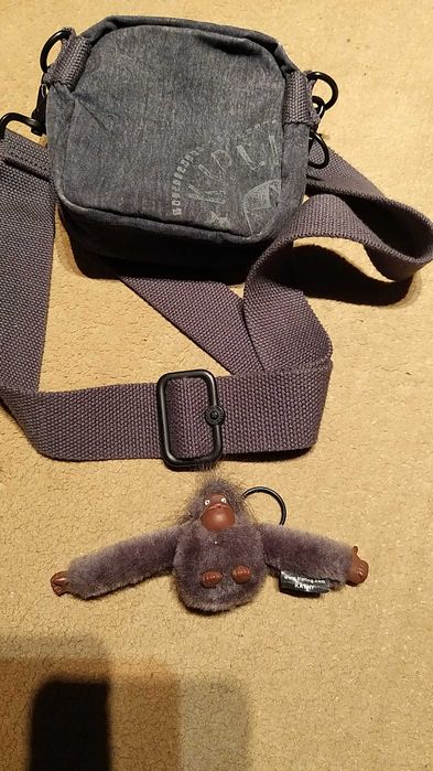 Bolsa Kipling Azul/Cinza com porta chaves