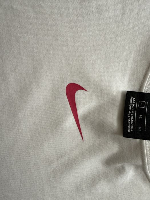 Лонгслив Nike.