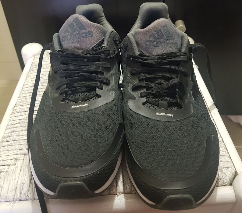 Vendo tênis Adidas original tam.42