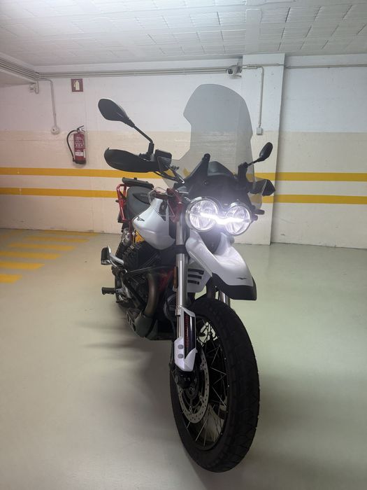Moto Guzzi V85tt 2024