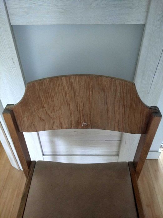 Drewniane krzesło szerokie, wysokie PRL