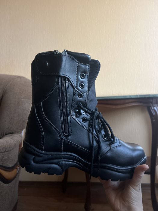 Берци з натуральної шкіри для чоловіків  42 розмір