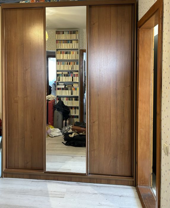 Шафа купе з дзеркалом