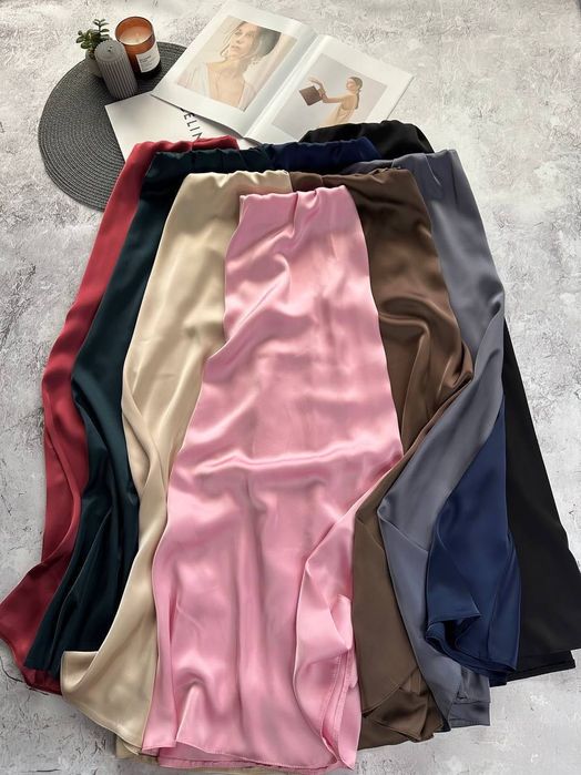 Багато кольорів!  Атласна спідниця міді з високою талією трендова