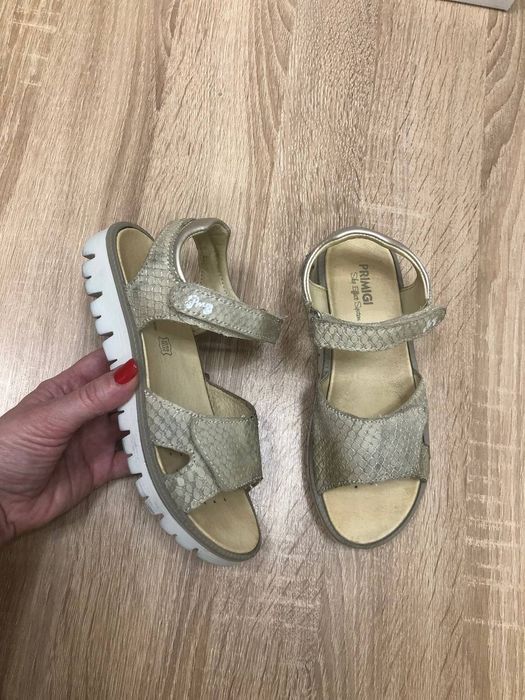 Primigi  босоніжки сандалі шльопки сабо
Шкіряний верх і устілка.