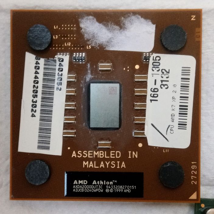 Processadores Intel Pentium 4 e AMD Athlon XP 2000+64740552504579122