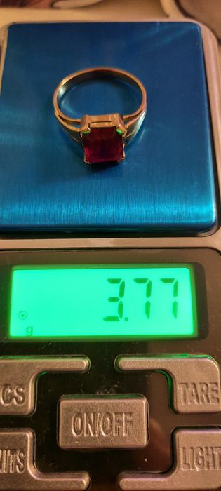 Pierscionek złoty pr.585 z rubinem