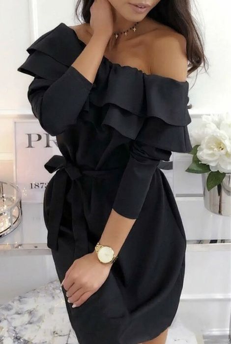 Платье с воланом