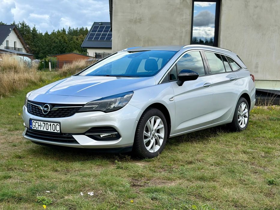Opel Astra zadbane auto z niskim przebiegiem i bogatym wyposażeniem