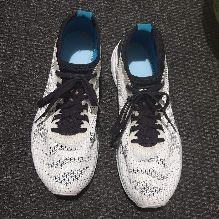 Фирменные , легкие кроссовки New Balance 44 р.