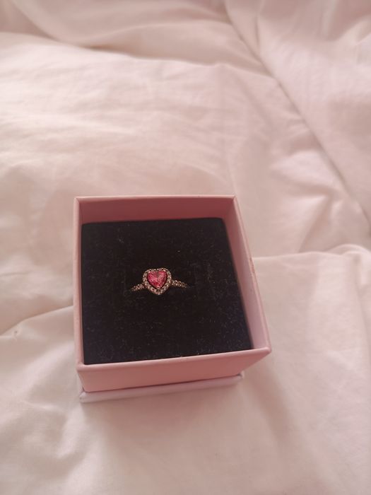 Anel da Pandora usado a pouco tempo