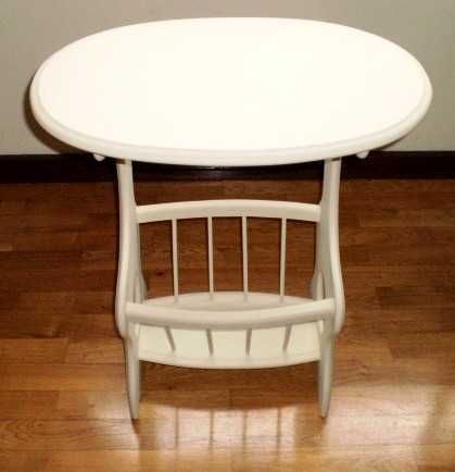 Mesa de apoio oval com porta- revistas
