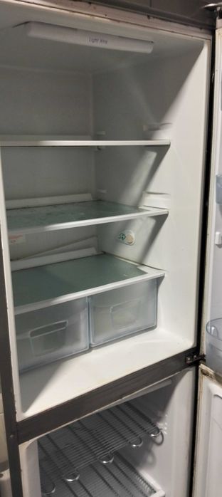 Vendo frigorífico combinado da marca Indesit BAN 12