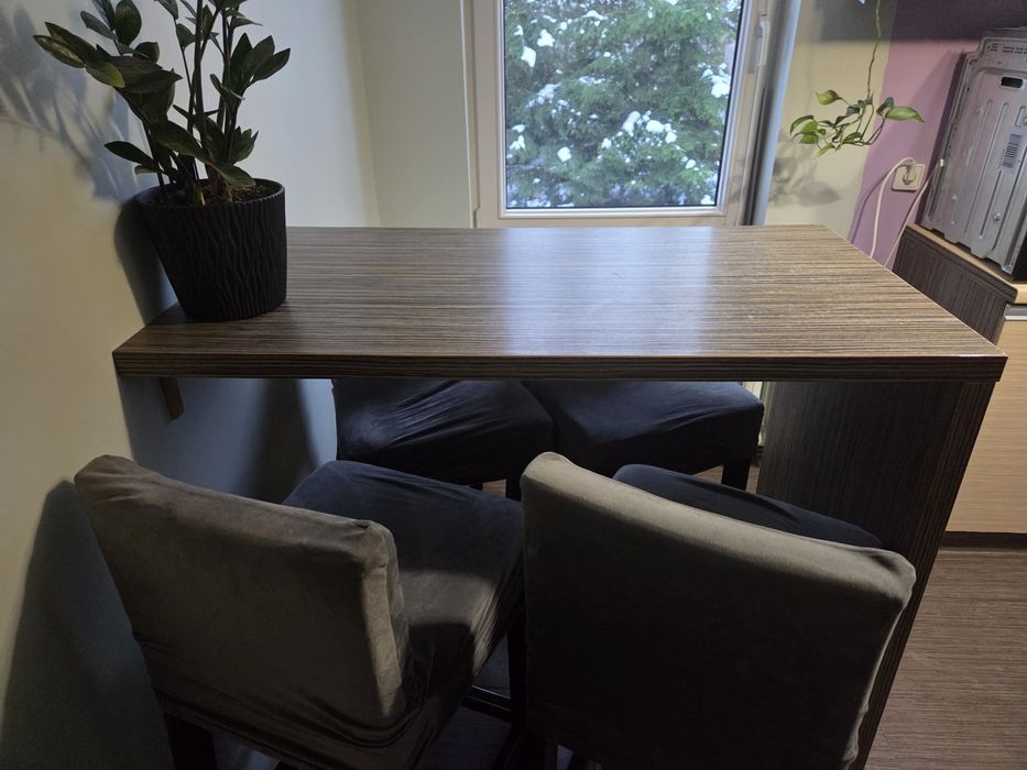 Krzesła i/lub barek